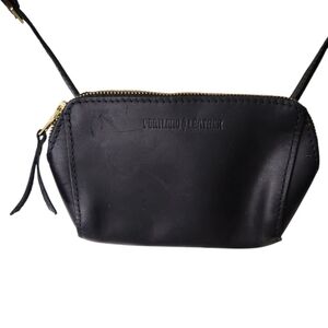 Portland Leather Goods Almost Perfect Zip Right Belt Bag Black Pebbled Leather